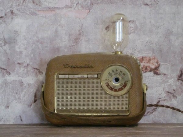 Handgefertige Design Lampe "Radio"